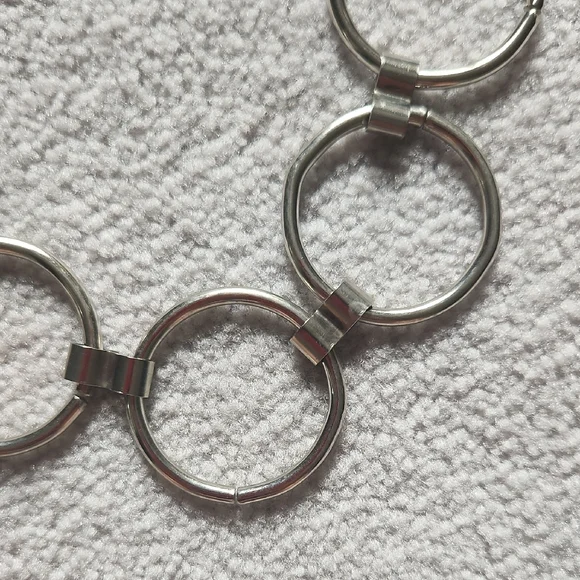 Loop Link Belt - Picture 2 of 3